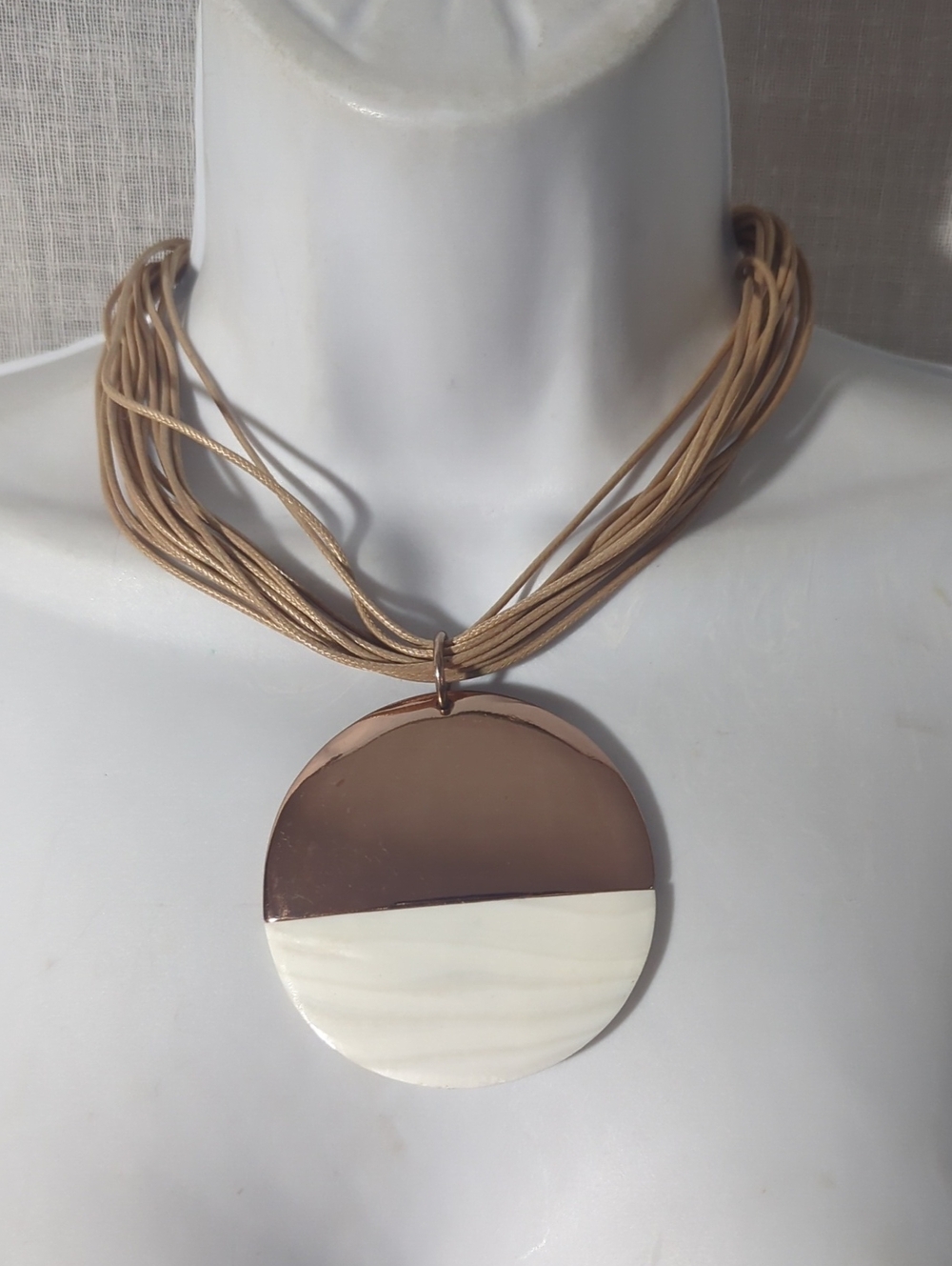 Women’s St. Thomas Two-Tone Round Pendant Shell Necklace in Champagne and Ivory